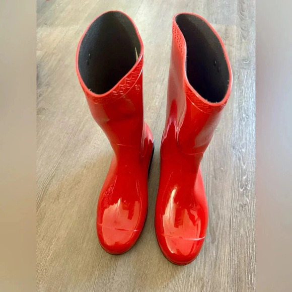 UGG Sienna Mid Rainboot - Picture 2 of 11